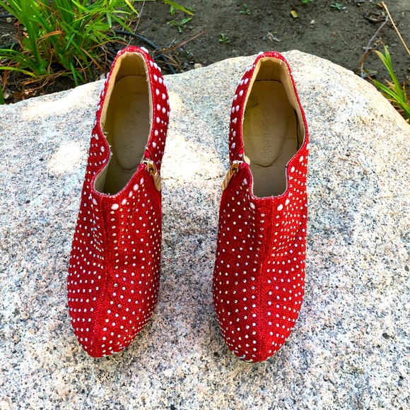 Size 10 Cape Robbin Platform Booties - Picture 4 of 9